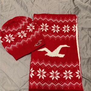 Hollister Hco Betty's Knit Hat & Eternity Scarf Set